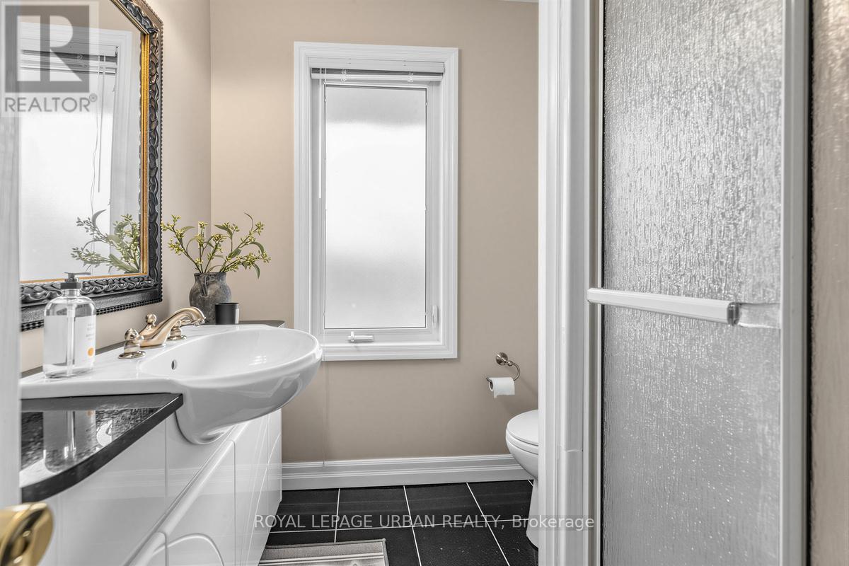 10 Kenewen Court, Toronto (victoria Village), Ontario