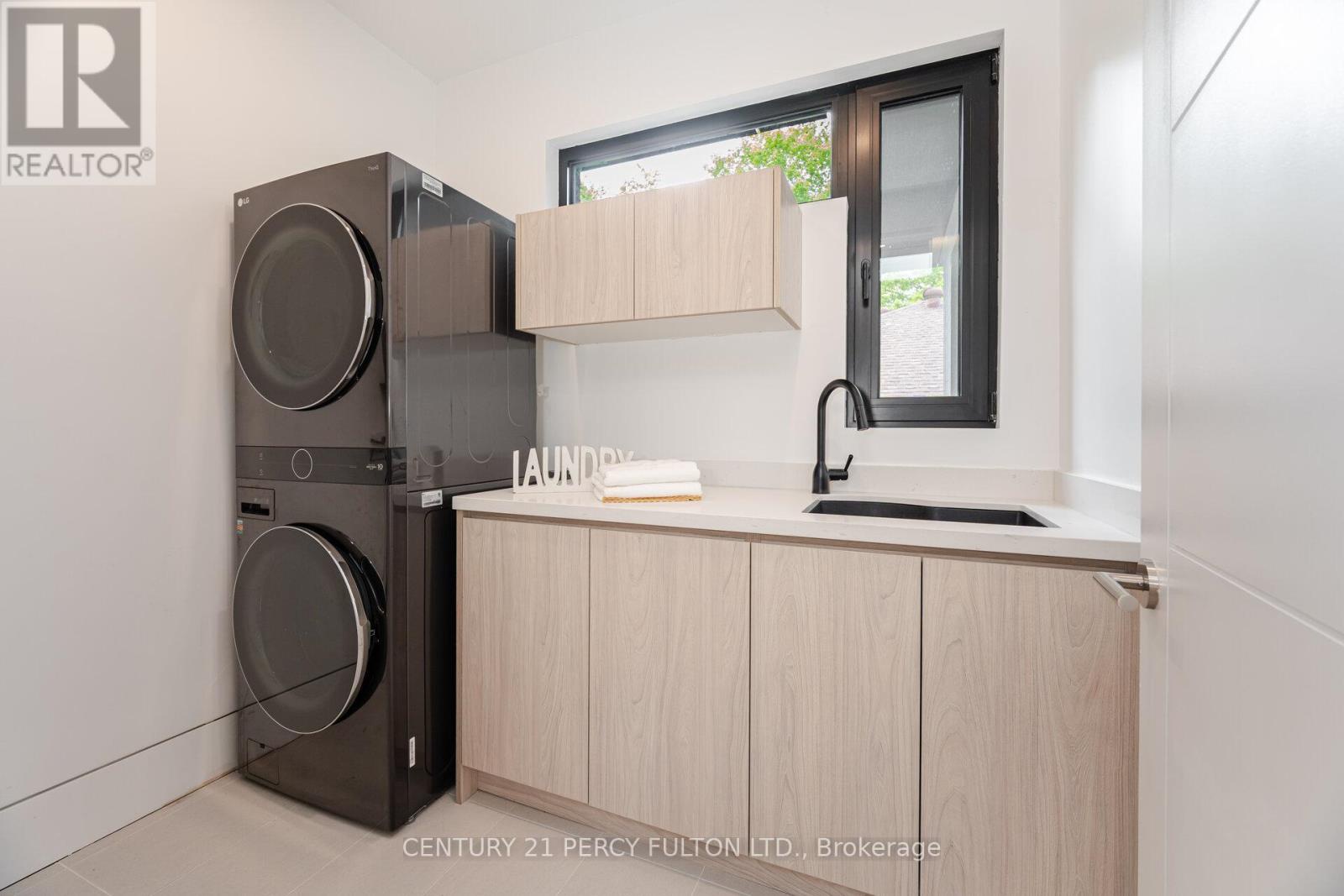 10 Haida Court, Toronto (highland Creek), Ontario