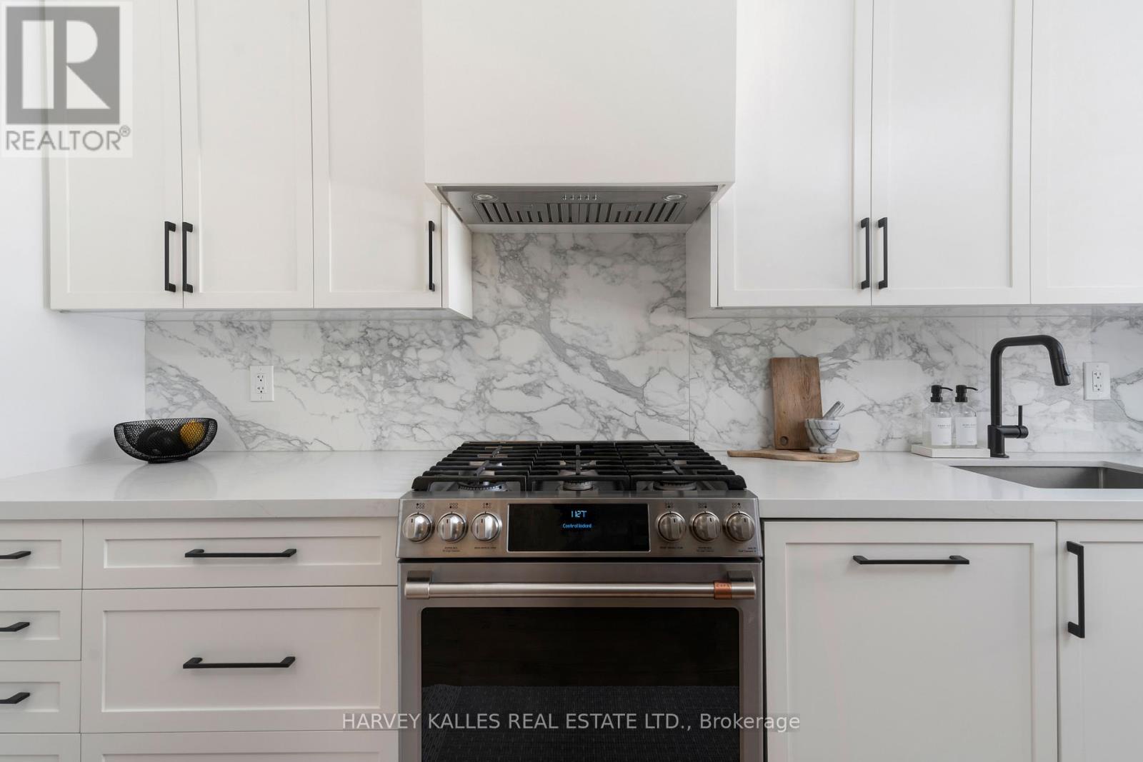 97 Atlas Avenue, Toronto (oakwood Village), Ontario