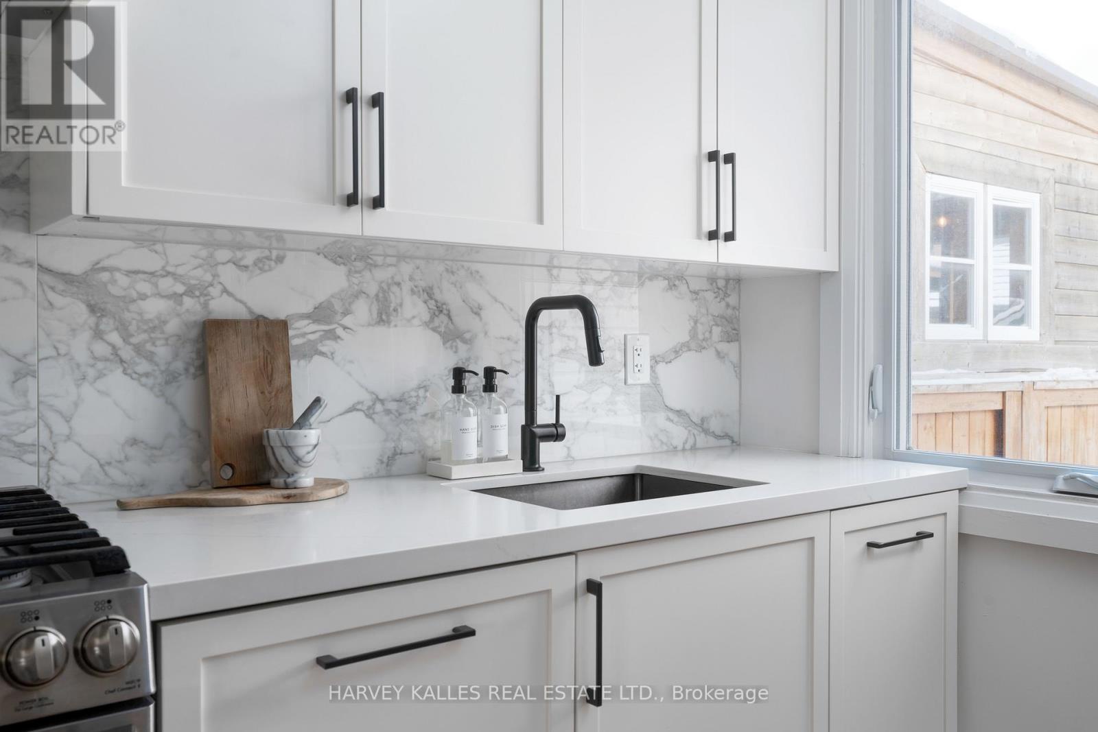 97 Atlas Avenue, Toronto (oakwood Village), Ontario