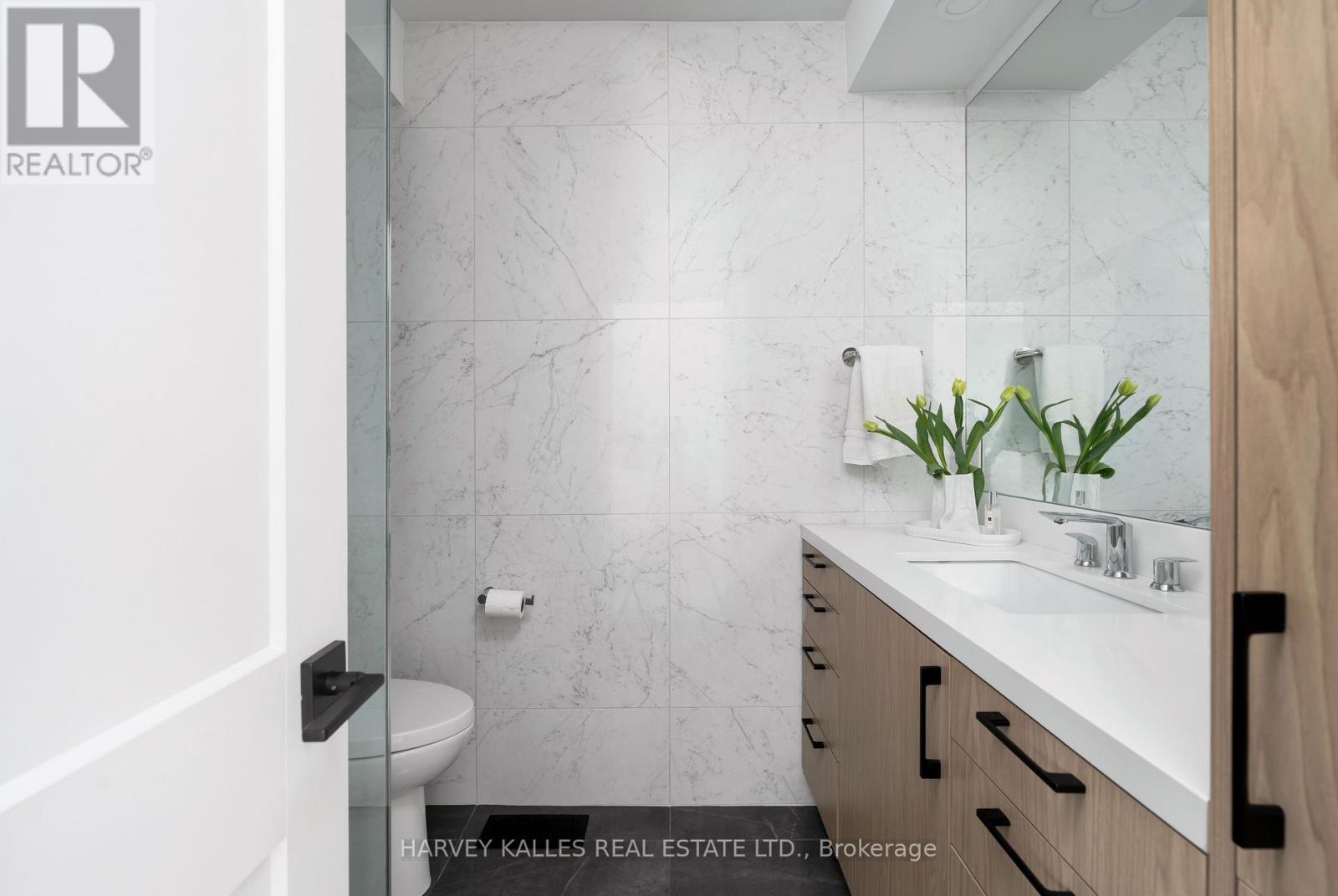 97 Atlas Avenue, Toronto (oakwood Village), Ontario