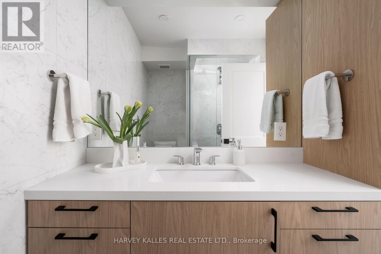 97 Atlas Avenue, Toronto (oakwood Village), Ontario