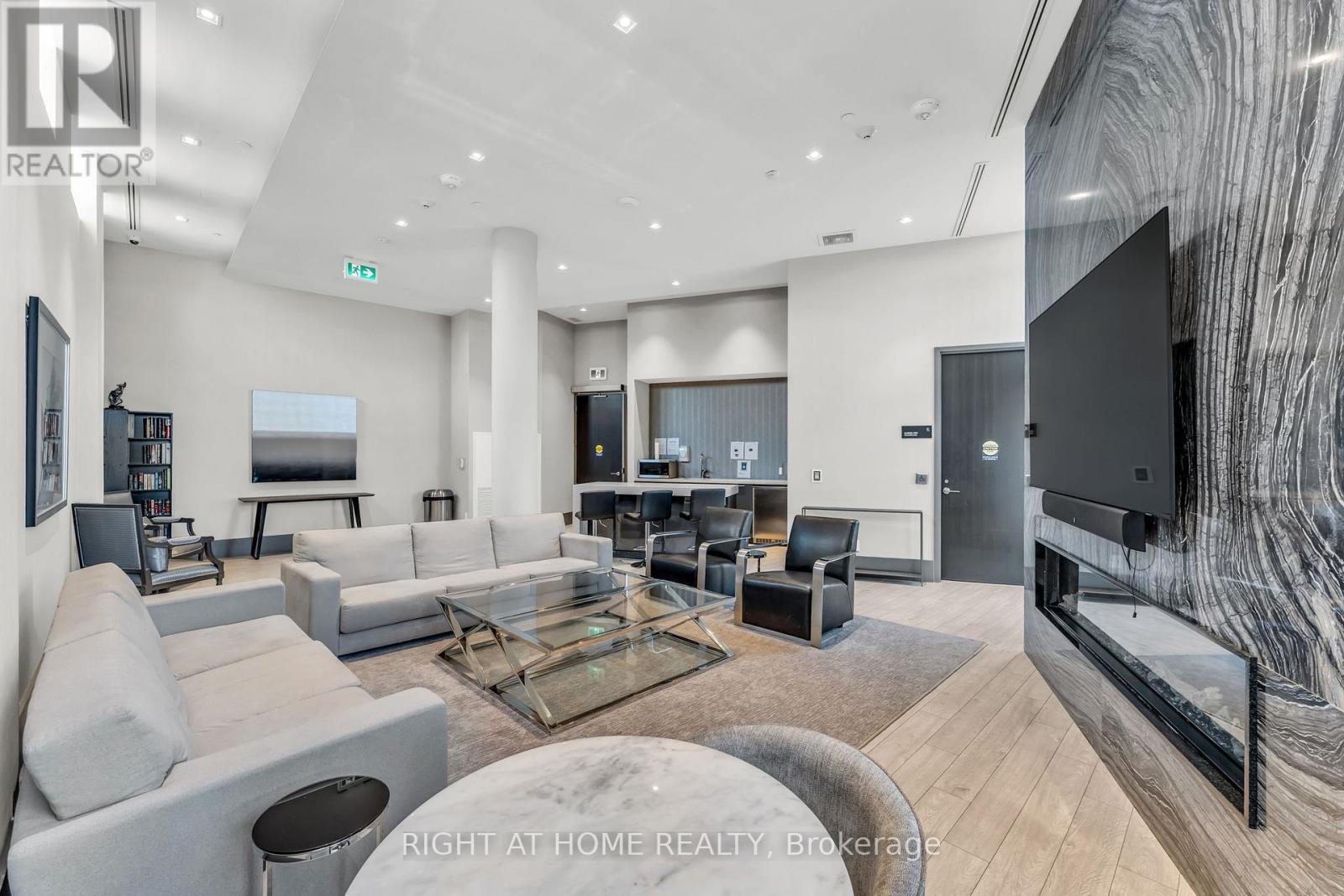 308 - 20 Brin Drive, Toronto (edenbridge-humber Valley), Ontario