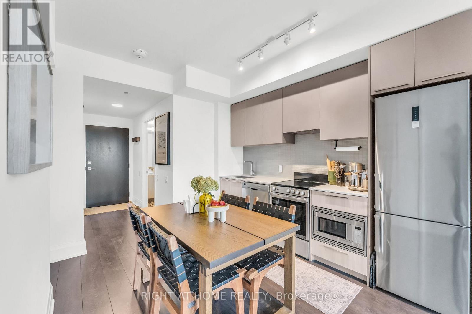 308 - 20 Brin Drive, Toronto (edenbridge-humber Valley), Ontario