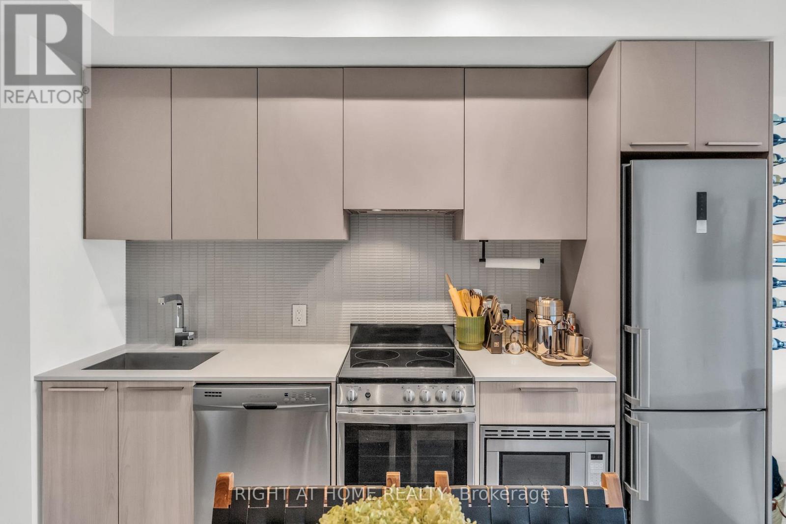 308 - 20 Brin Drive, Toronto (edenbridge-humber Valley), Ontario