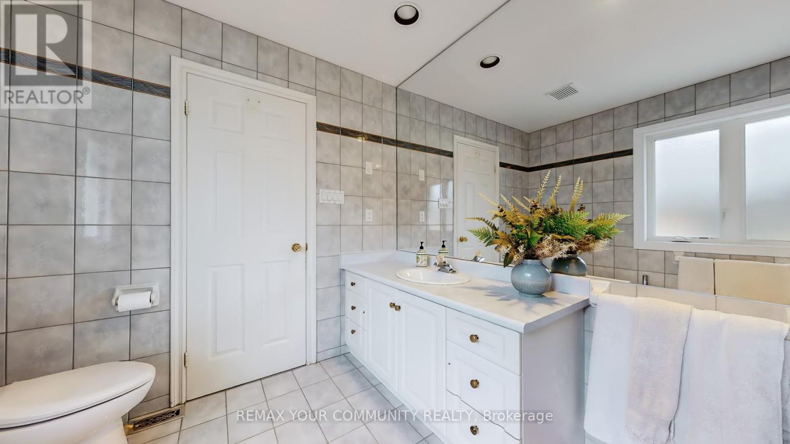 35 La Rush Drive, Toronto (humber Heights), Ontario