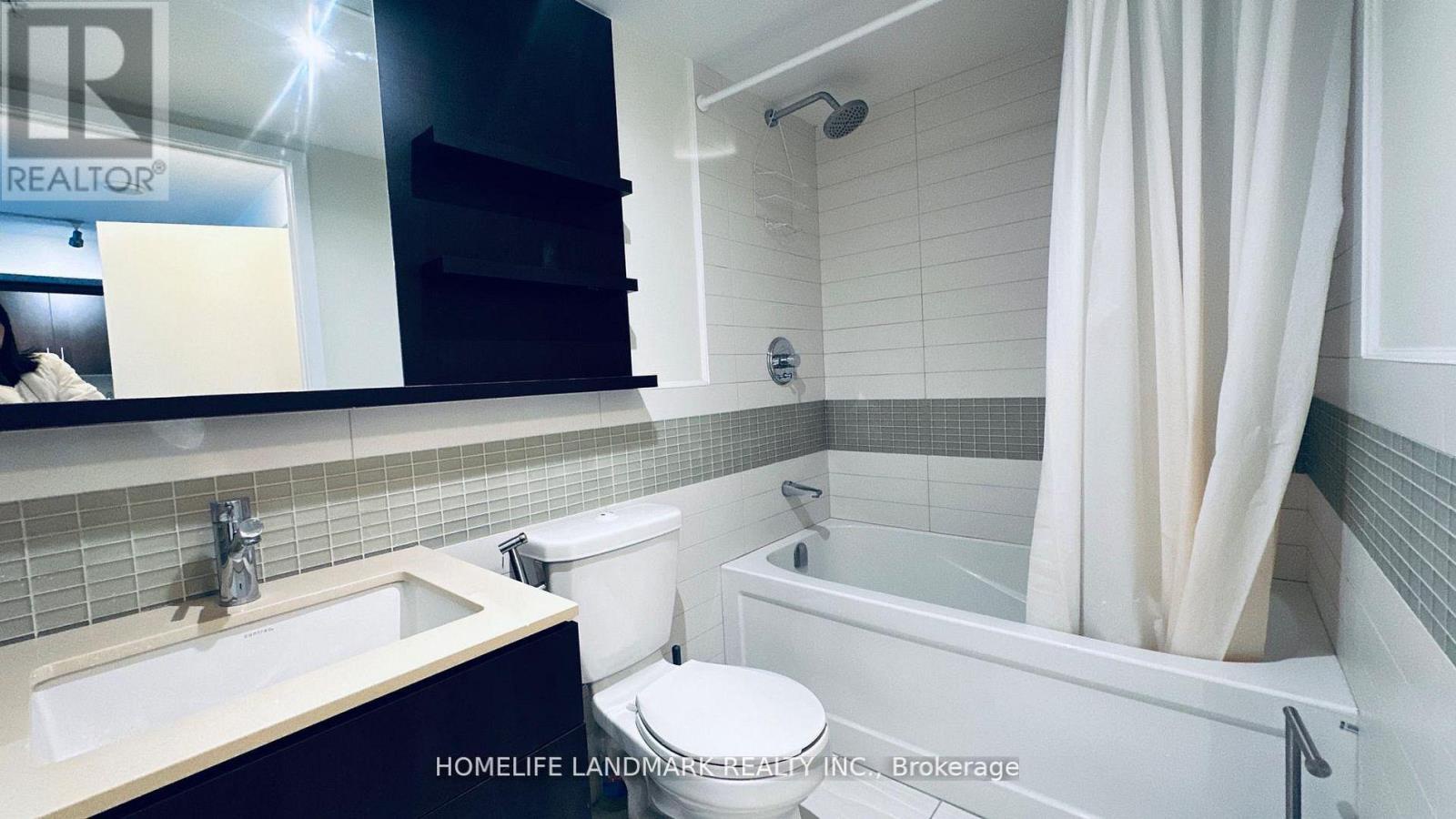 605 - 295 Adelaide Street W, Toronto (waterfront Communities), Ontario