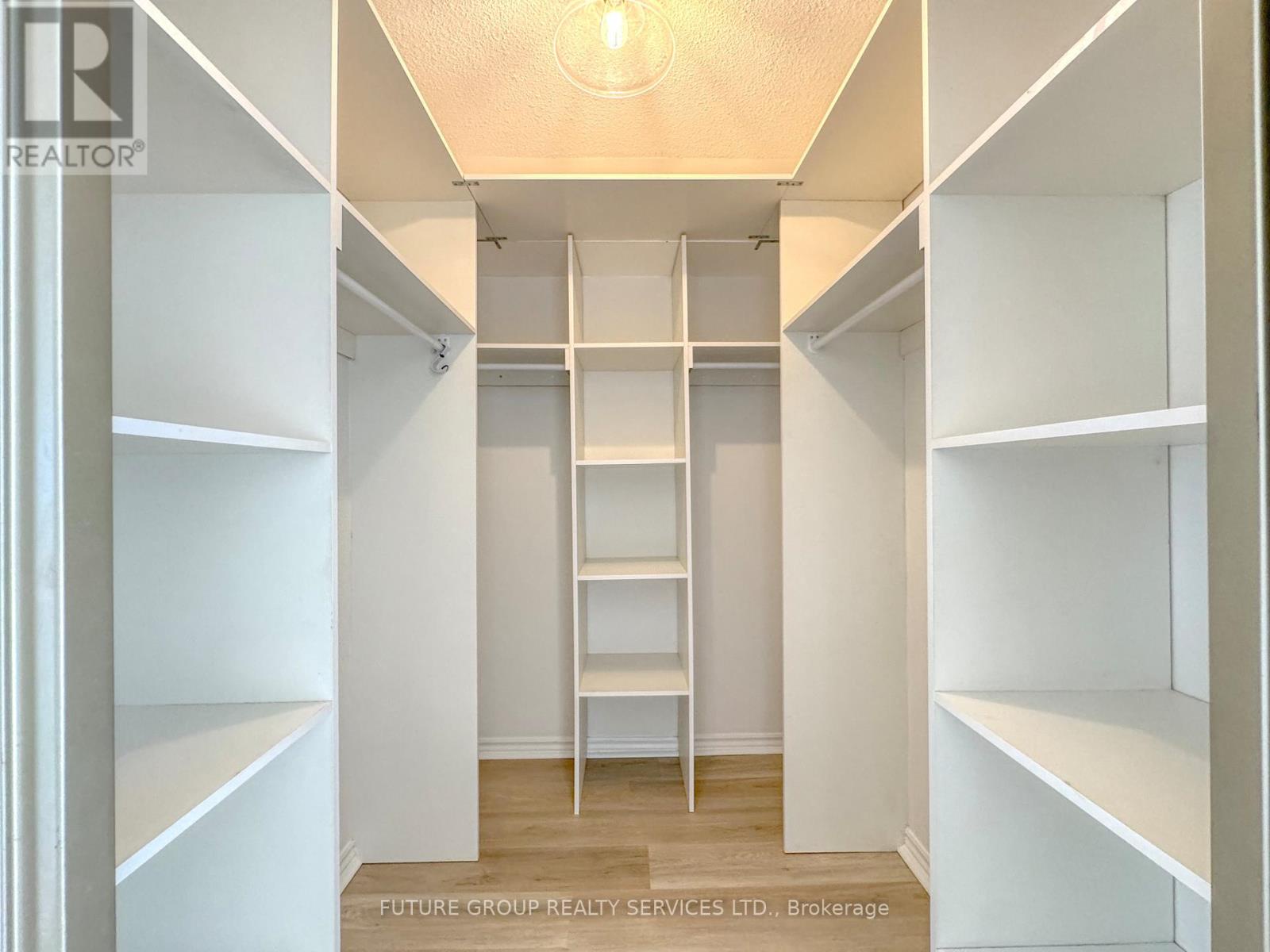 504 - 160 Alton Towers Circle, Toronto (milliken), Ontario