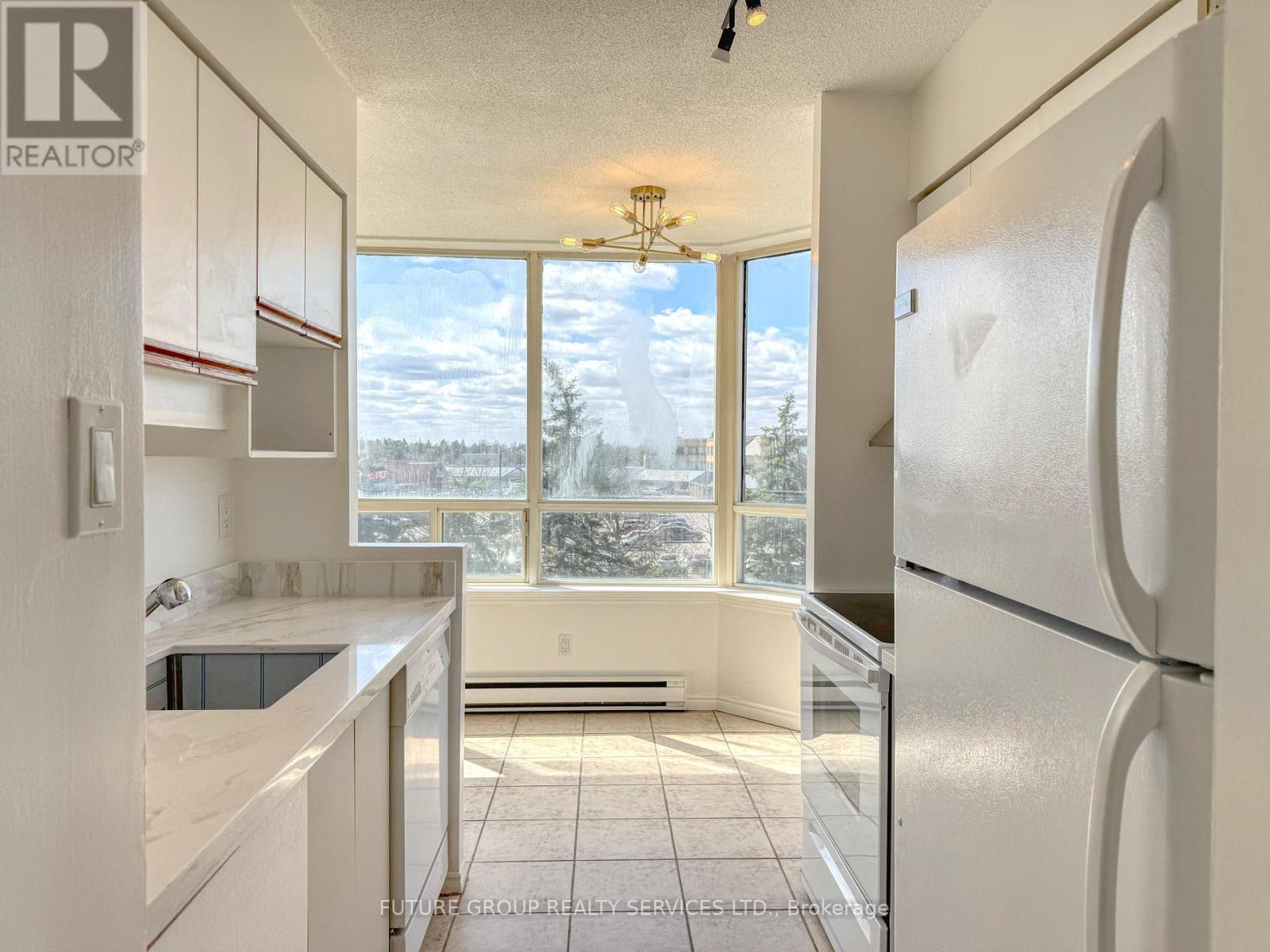 504 - 160 Alton Towers Circle, Toronto (milliken), Ontario