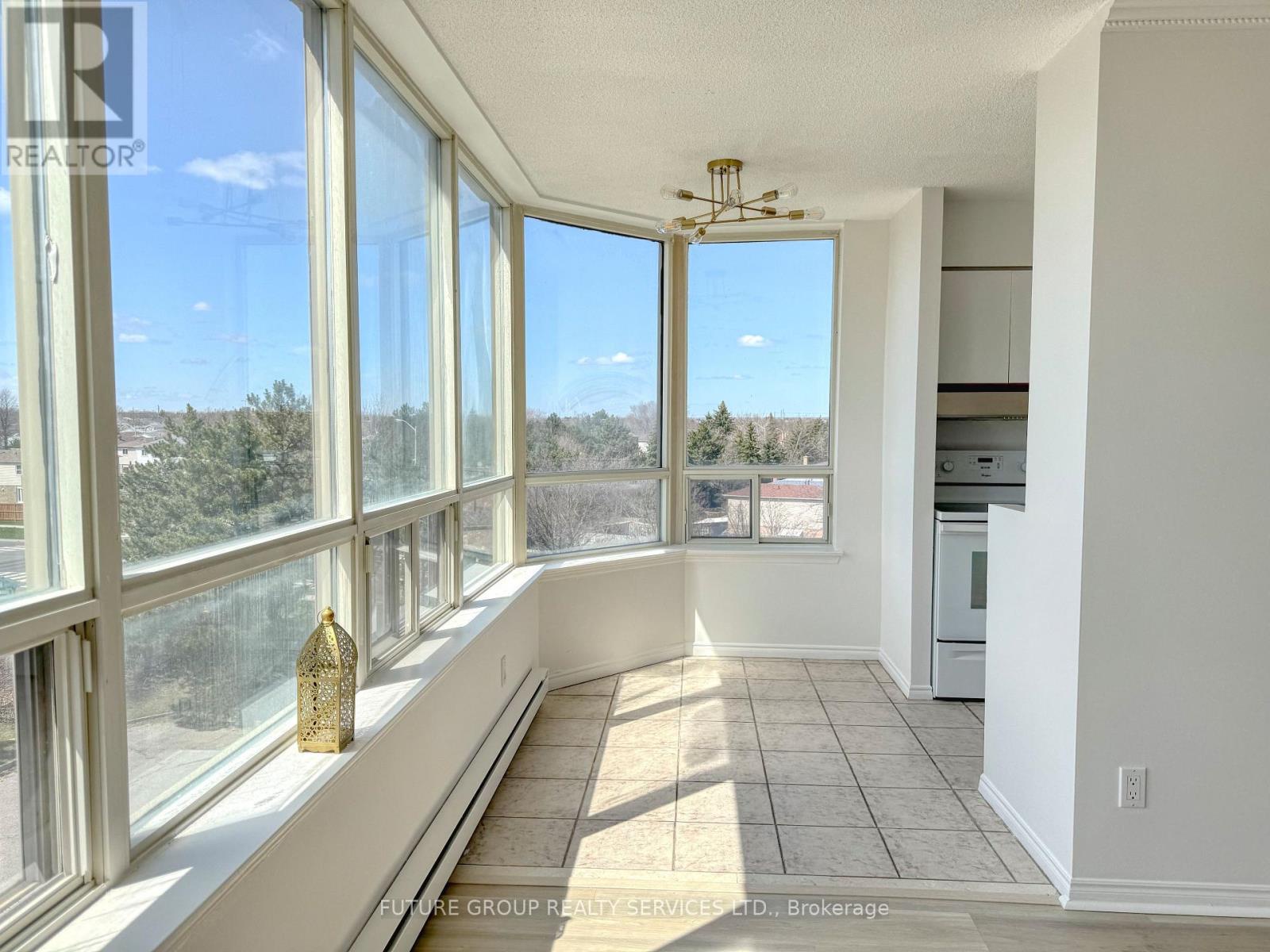 504 - 160 Alton Towers Circle, Toronto (milliken), Ontario