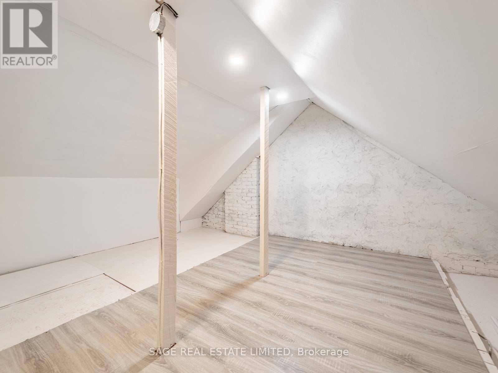 97 Bowmore Road E, Toronto (woodbine Corridor), Ontario