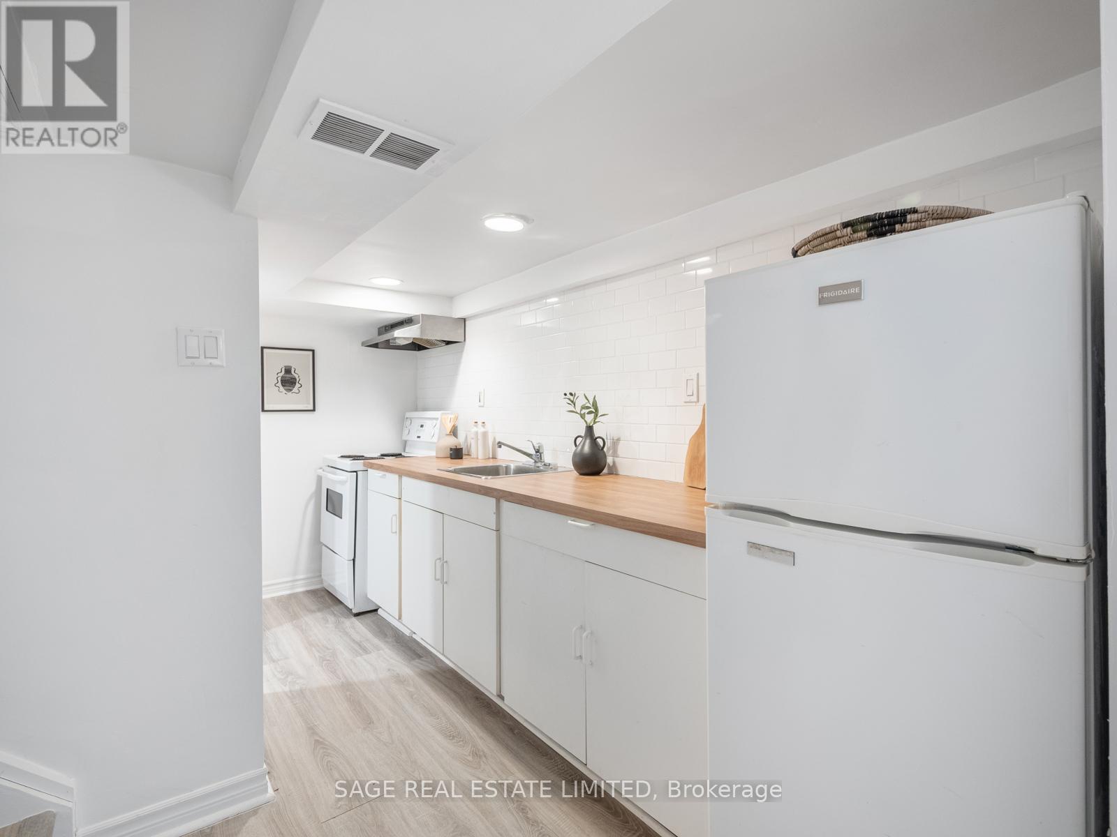 97 Bowmore Road E, Toronto (woodbine Corridor), Ontario