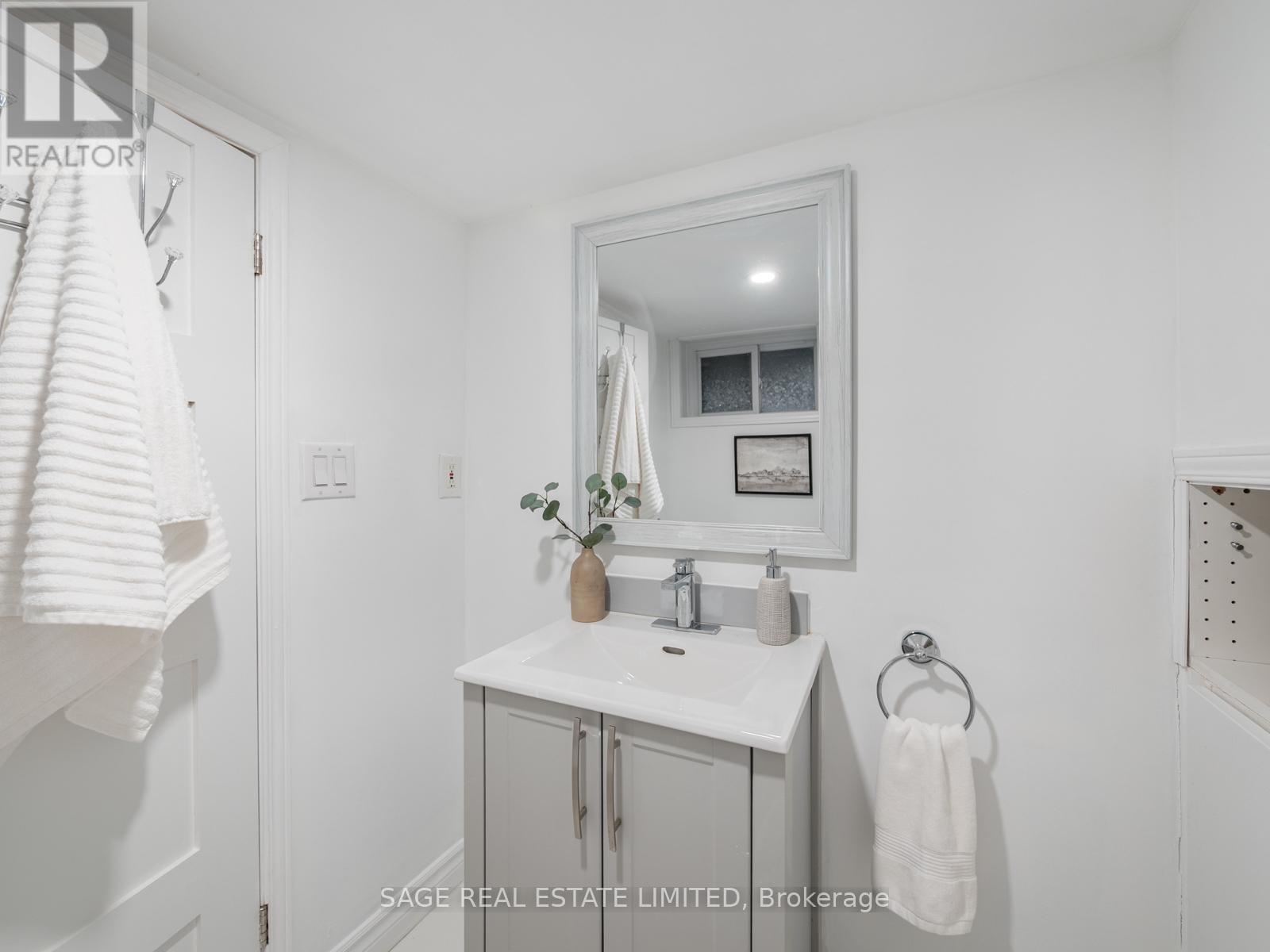 97 Bowmore Road E, Toronto (woodbine Corridor), Ontario