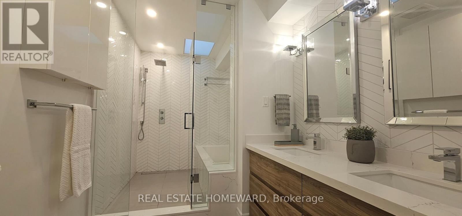 5 - 122 Glen Manor Drive, Toronto (the Beaches), Ontario