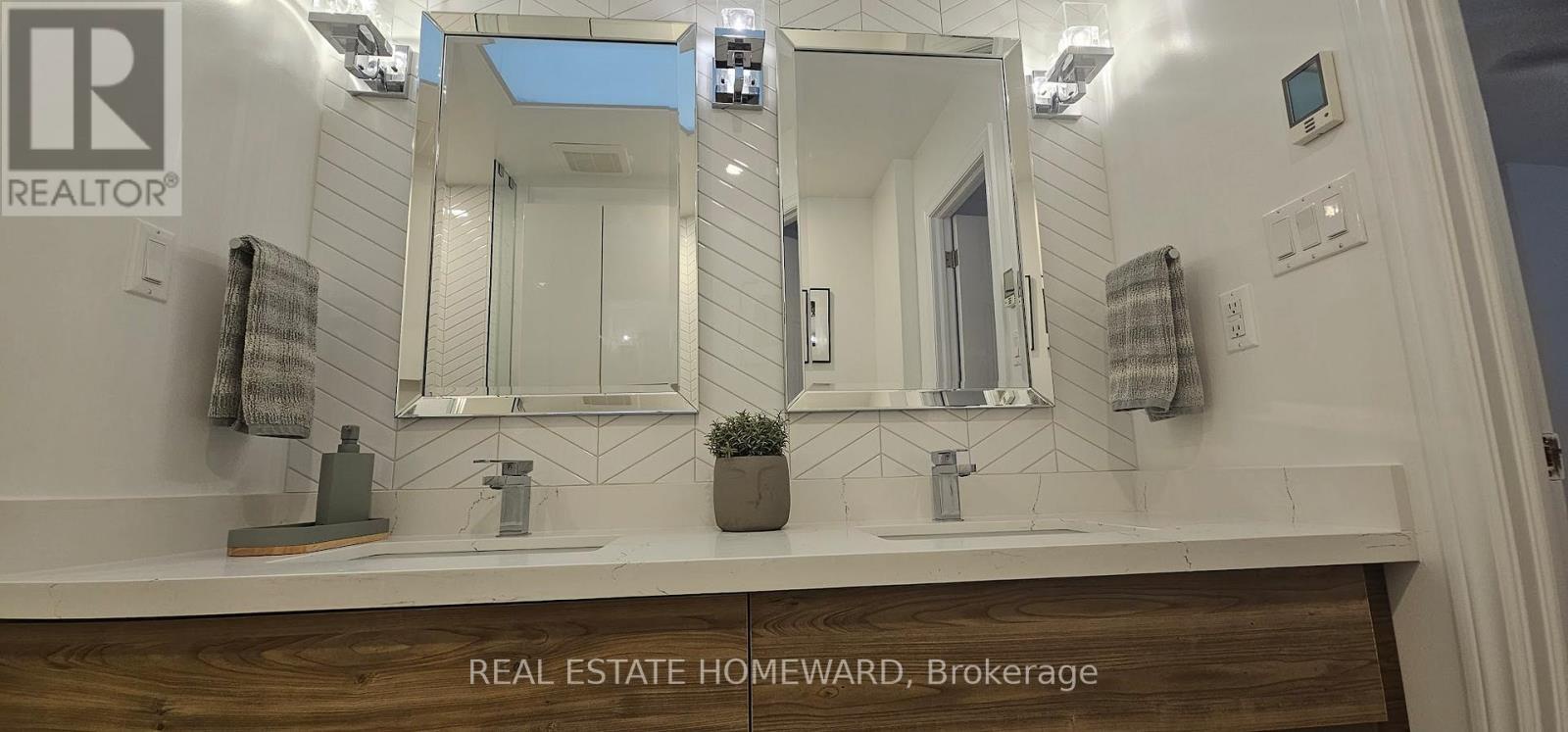 5 - 122 Glen Manor Drive, Toronto (the Beaches), Ontario