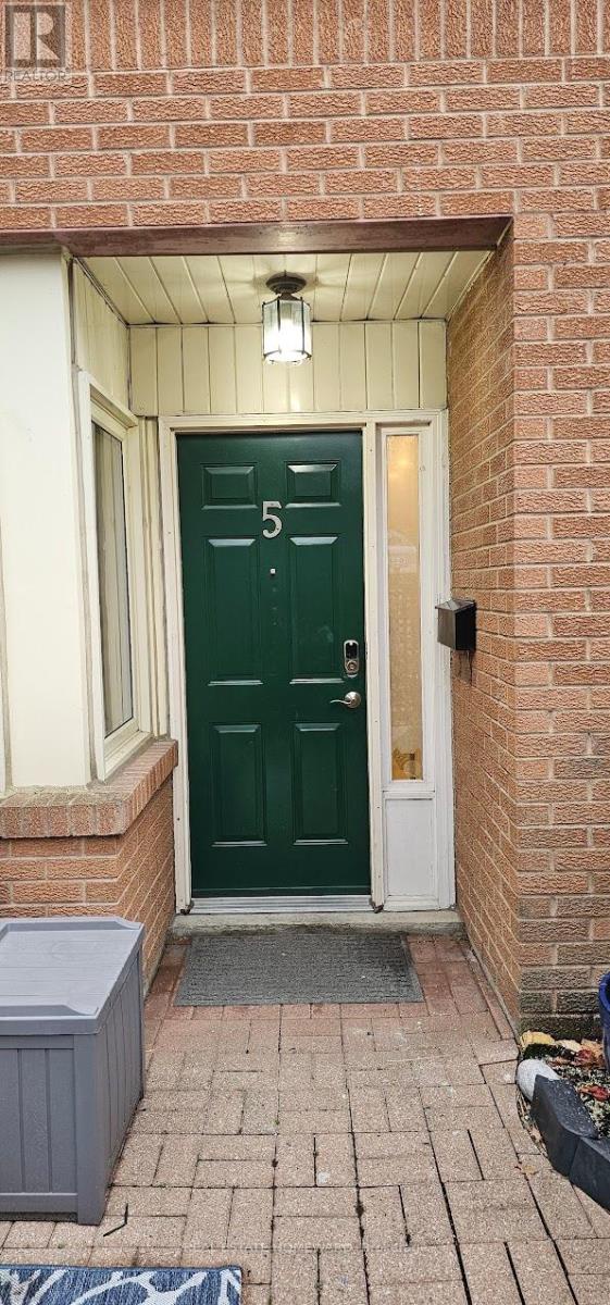 5 - 122 Glen Manor Drive, Toronto (the Beaches), Ontario