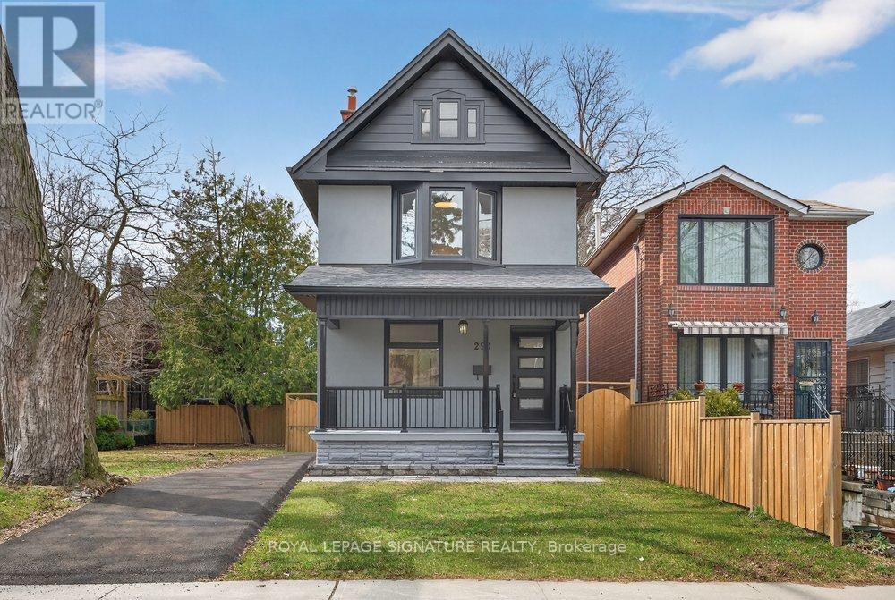 290 Chisholm Avenue, Toronto (woodbine-lumsden), Ontario