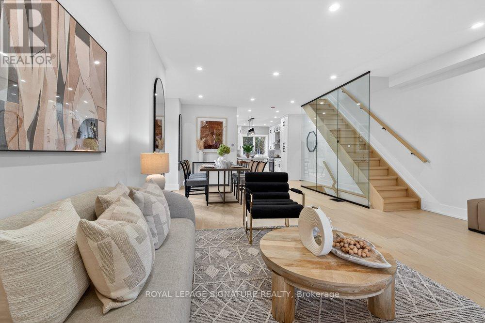 290 Chisholm Avenue, Toronto (woodbine-lumsden), Ontario