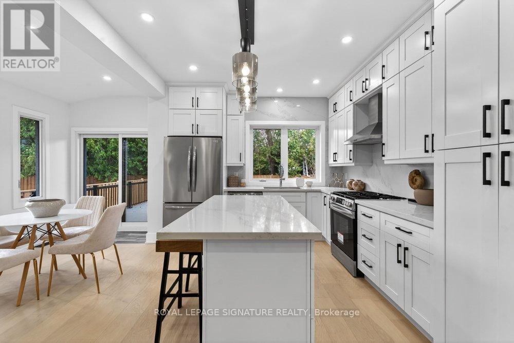 290 Chisholm Avenue, Toronto (woodbine-lumsden), Ontario