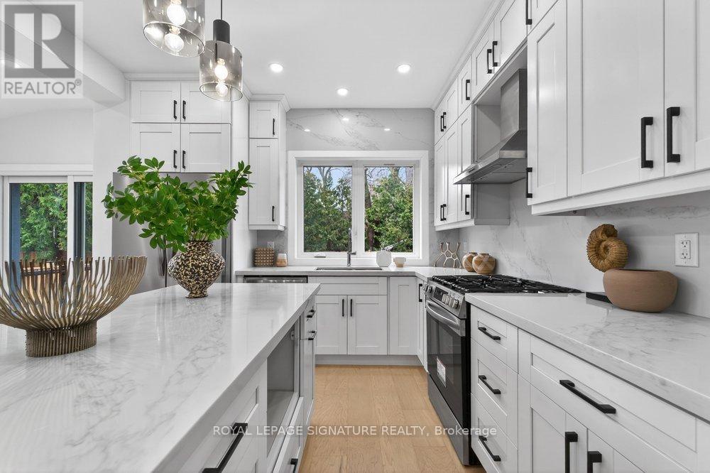 290 Chisholm Avenue, Toronto (woodbine-lumsden), Ontario