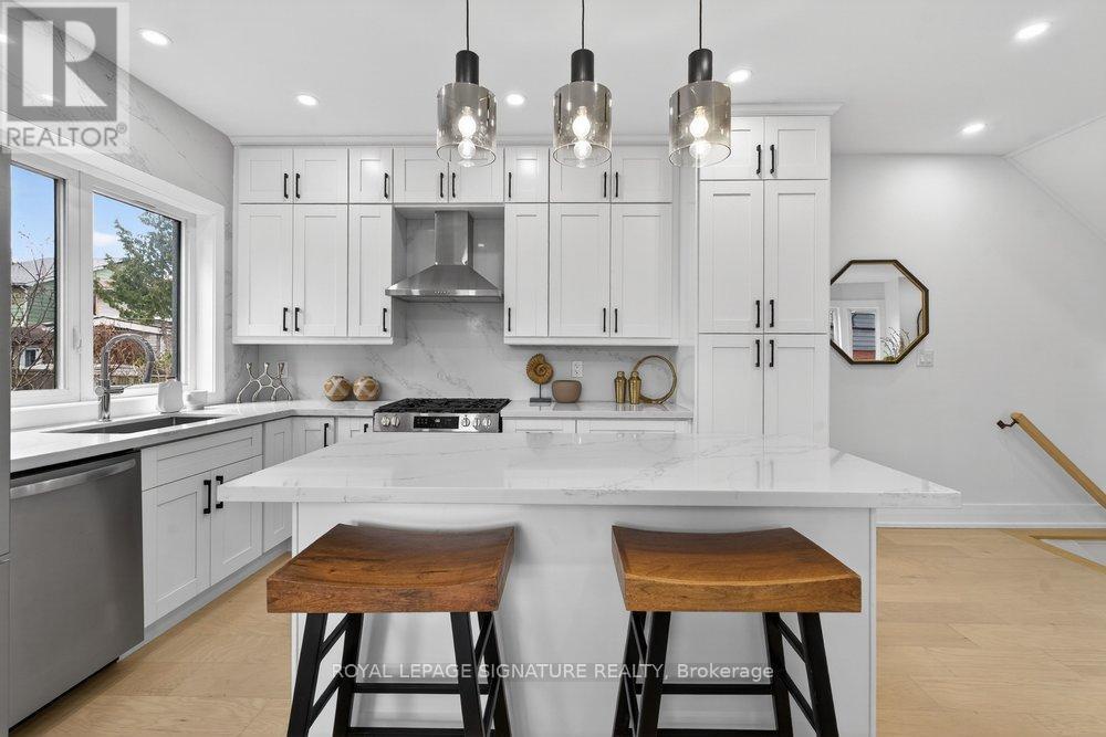 290 Chisholm Avenue, Toronto (woodbine-lumsden), Ontario