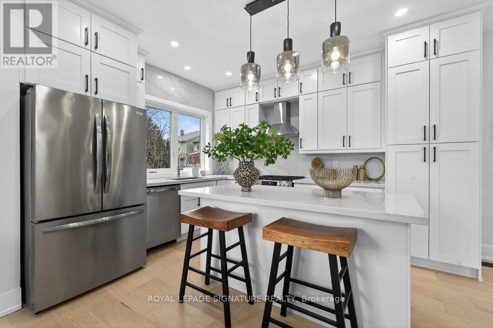 290 Chisholm Avenue, Toronto (woodbine-lumsden), Ontario