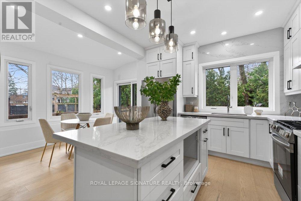 290 Chisholm Avenue, Toronto (woodbine-lumsden), Ontario