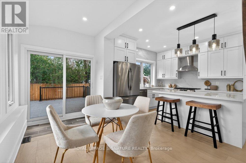 290 Chisholm Avenue, Toronto (woodbine-lumsden), Ontario