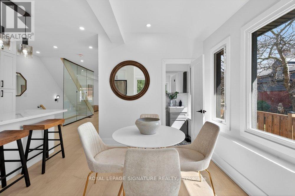 290 Chisholm Avenue, Toronto (woodbine-lumsden), Ontario