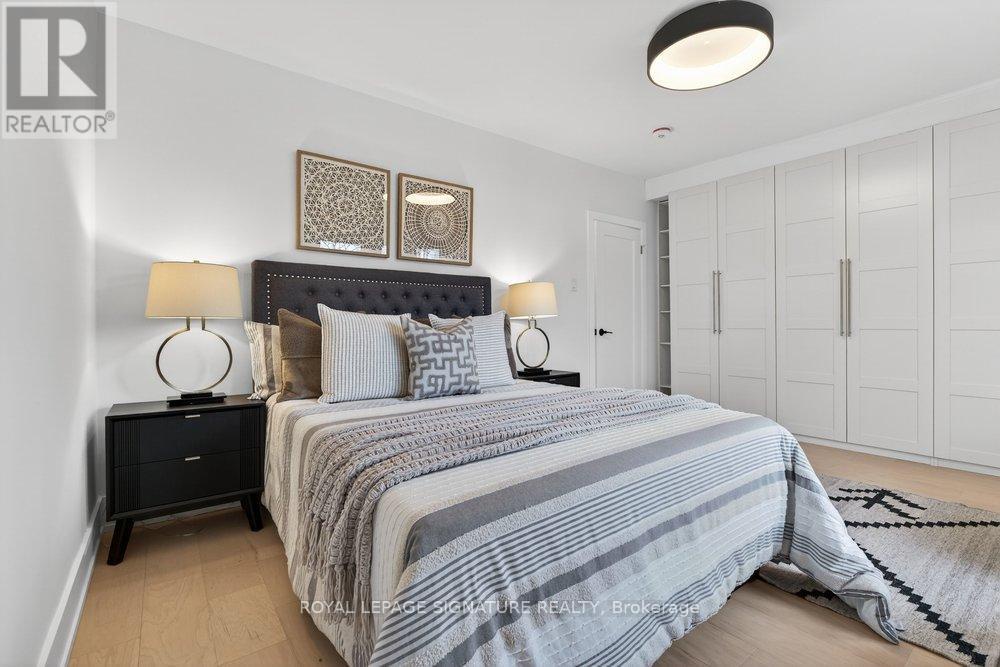 290 Chisholm Avenue, Toronto (woodbine-lumsden), Ontario