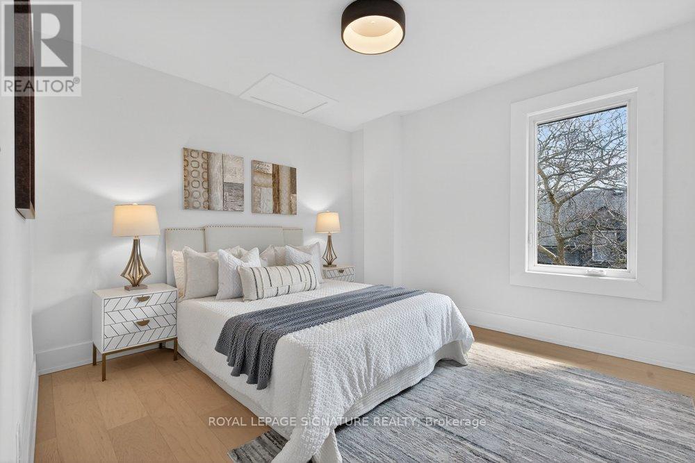 290 Chisholm Avenue, Toronto (woodbine-lumsden), Ontario