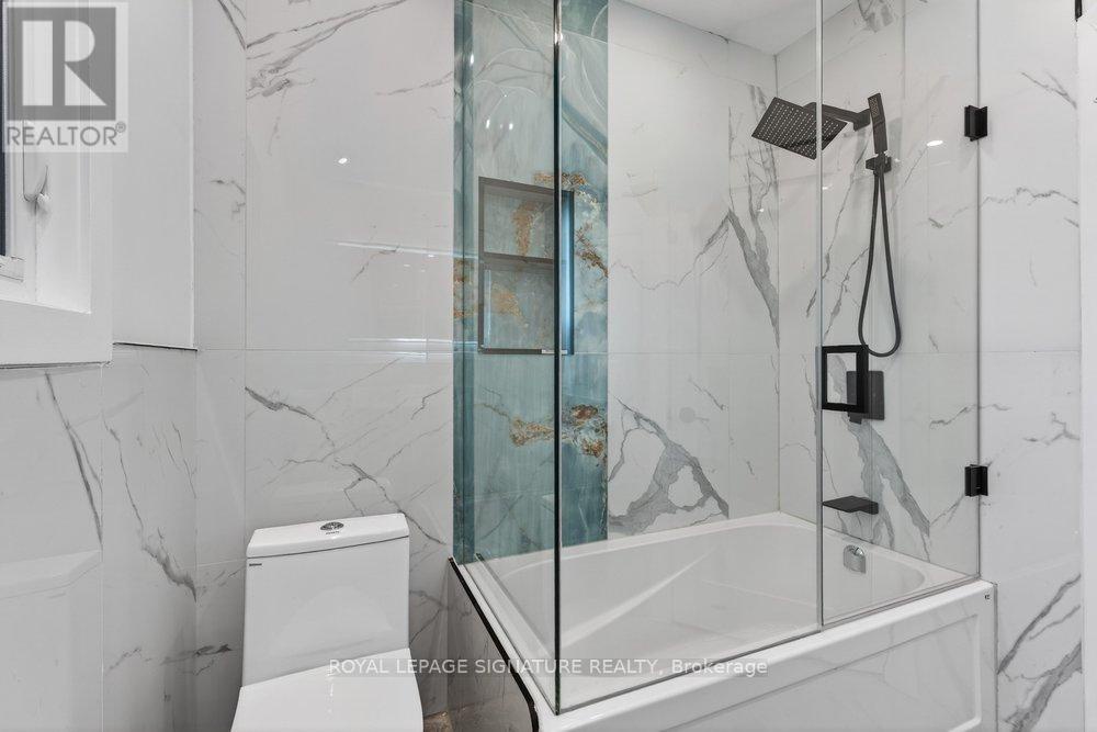 290 Chisholm Avenue, Toronto (woodbine-lumsden), Ontario