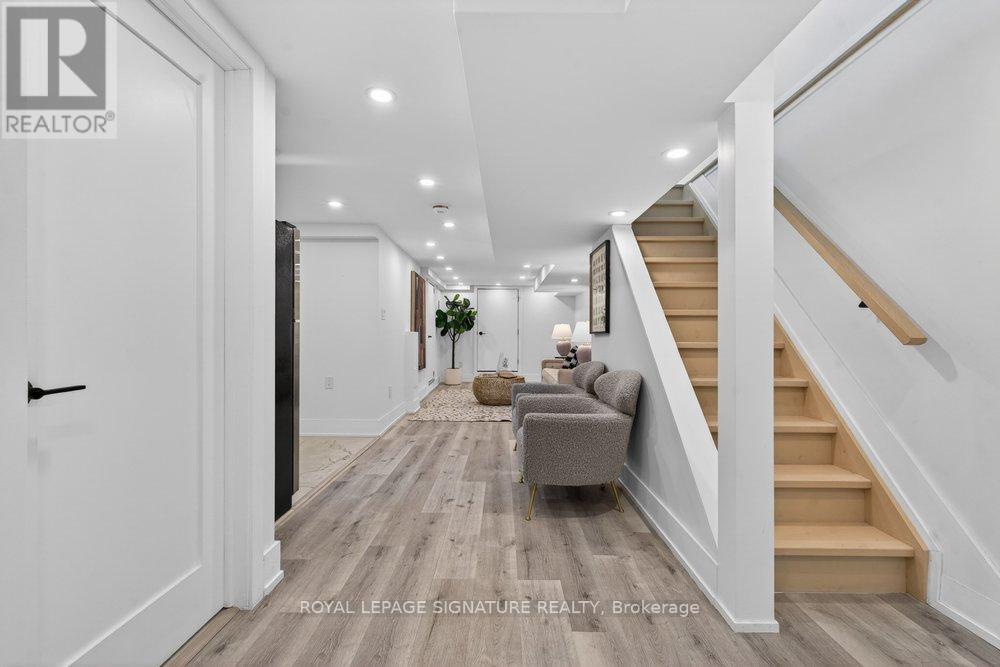 290 Chisholm Avenue, Toronto (woodbine-lumsden), Ontario