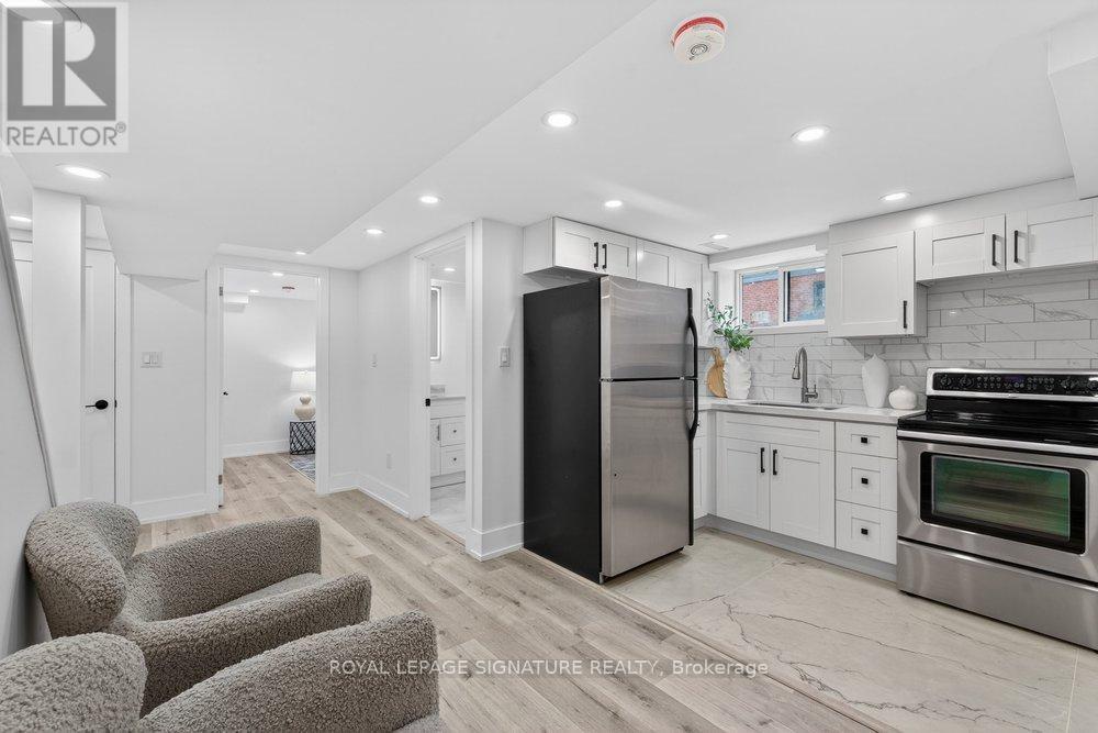 290 Chisholm Avenue, Toronto (woodbine-lumsden), Ontario