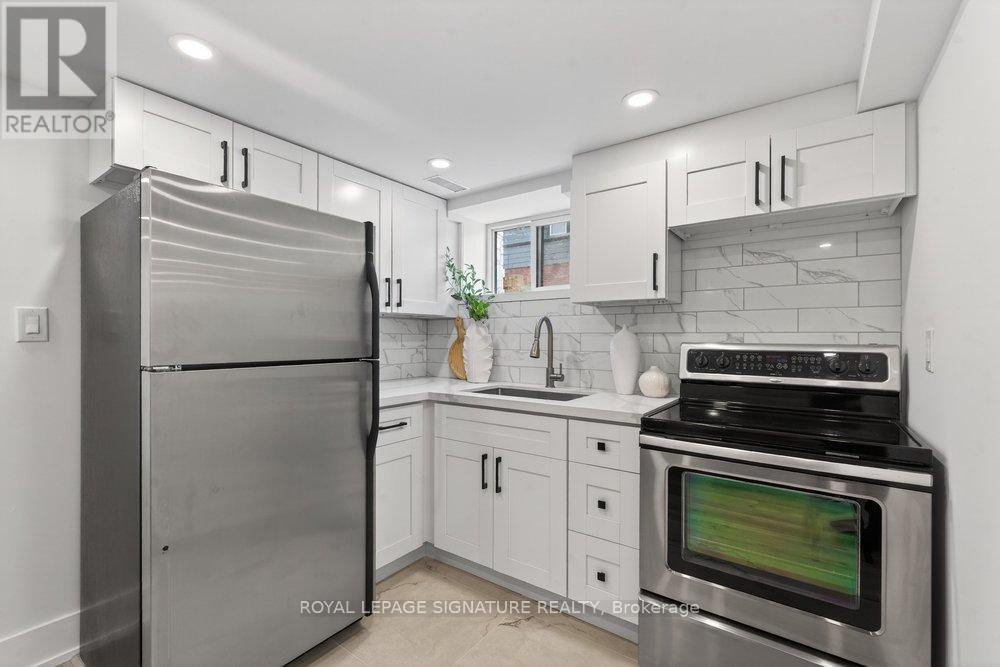 290 Chisholm Avenue, Toronto (woodbine-lumsden), Ontario