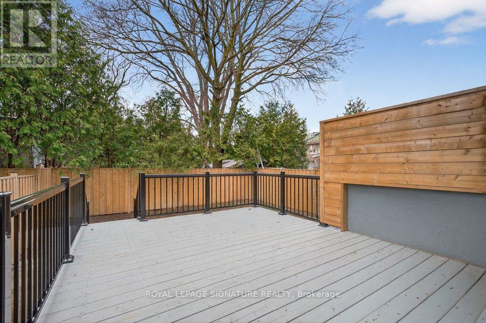 290 Chisholm Avenue, Toronto (woodbine-lumsden), Ontario