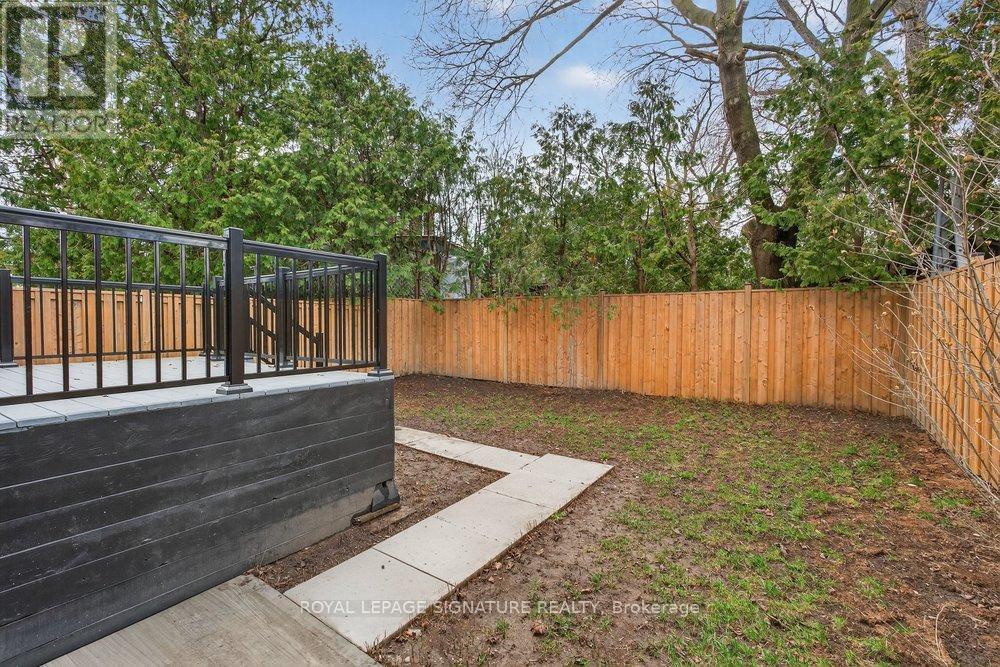 290 Chisholm Avenue, Toronto (woodbine-lumsden), Ontario