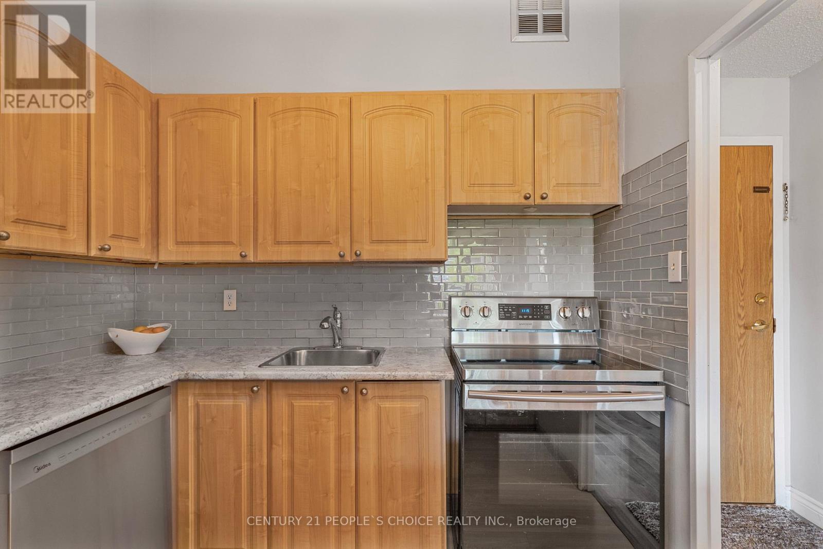 105 - 20 Fashion Roseway, Toronto (willowdale East), Ontario