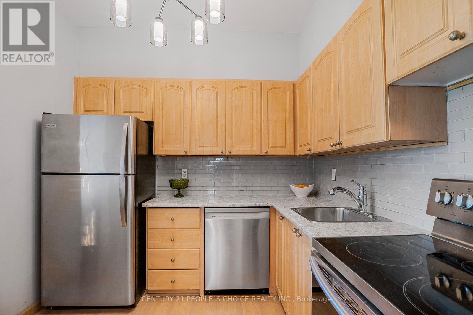 105 - 20 Fashion Roseway, Toronto (willowdale East), Ontario