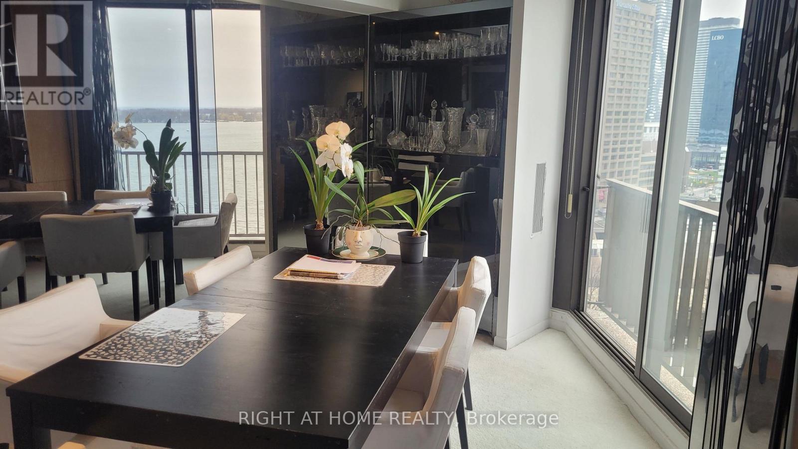 1803 - 33 Harbour Square, Toronto (waterfront Communities), Ontario