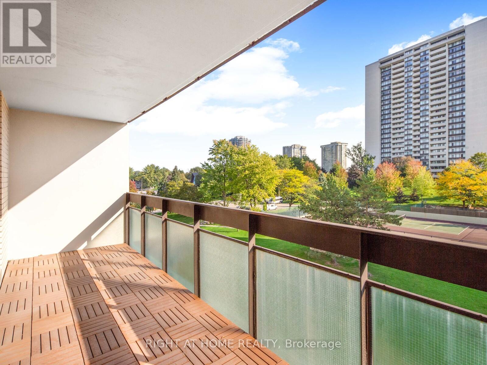 612 - 177 Linus Road, Toronto (don Valley Village), Ontario