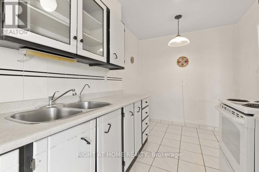 612 - 177 Linus Road, Toronto (don Valley Village), Ontario