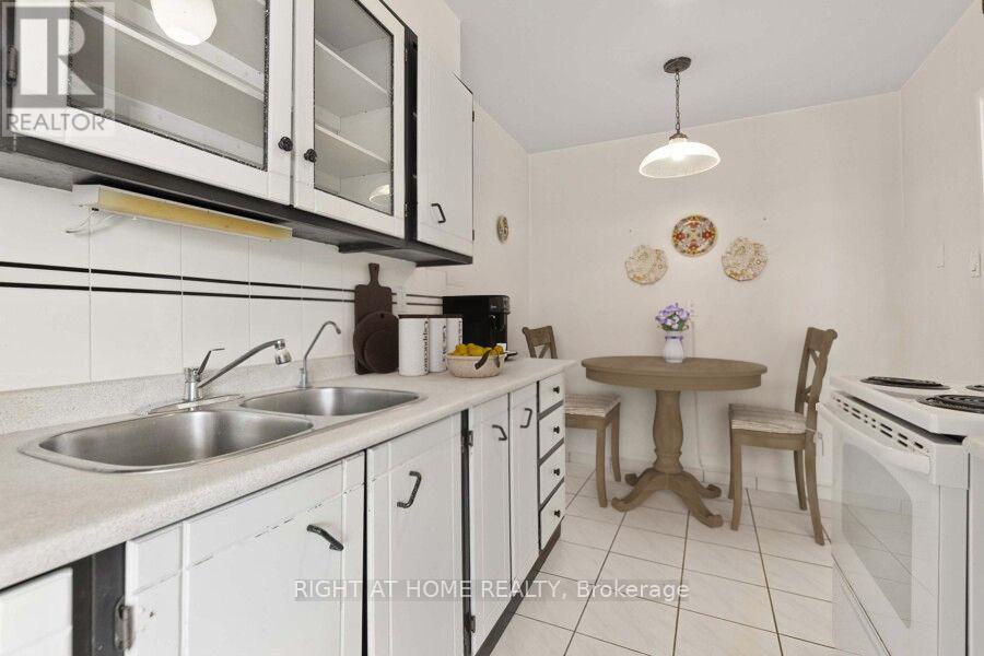 612 - 177 Linus Road, Toronto (don Valley Village), Ontario