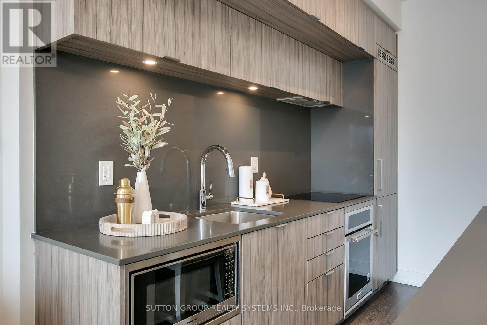 910 - 80 Vanauley Street, Toronto (kensington-chinatown), Ontario