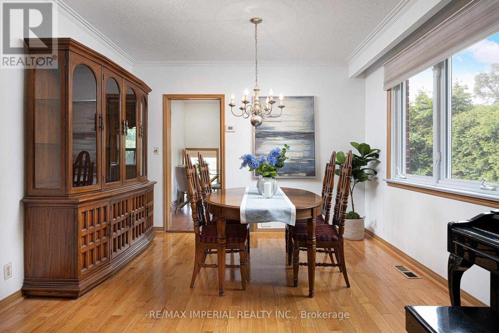 7 Doddington Drive, Toronto (stonegate-queensway), Ontario