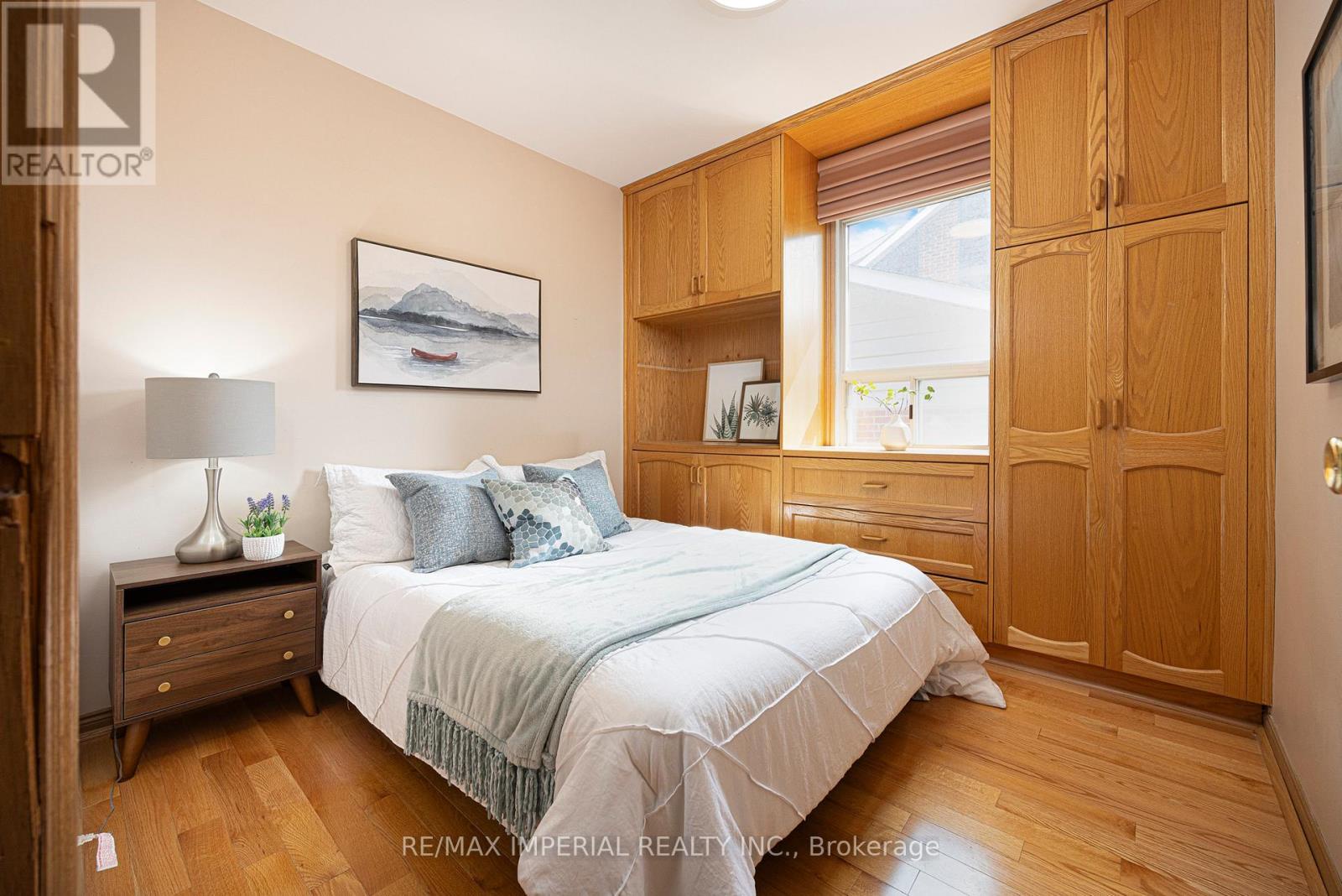 7 Doddington Drive, Toronto (stonegate-queensway), Ontario