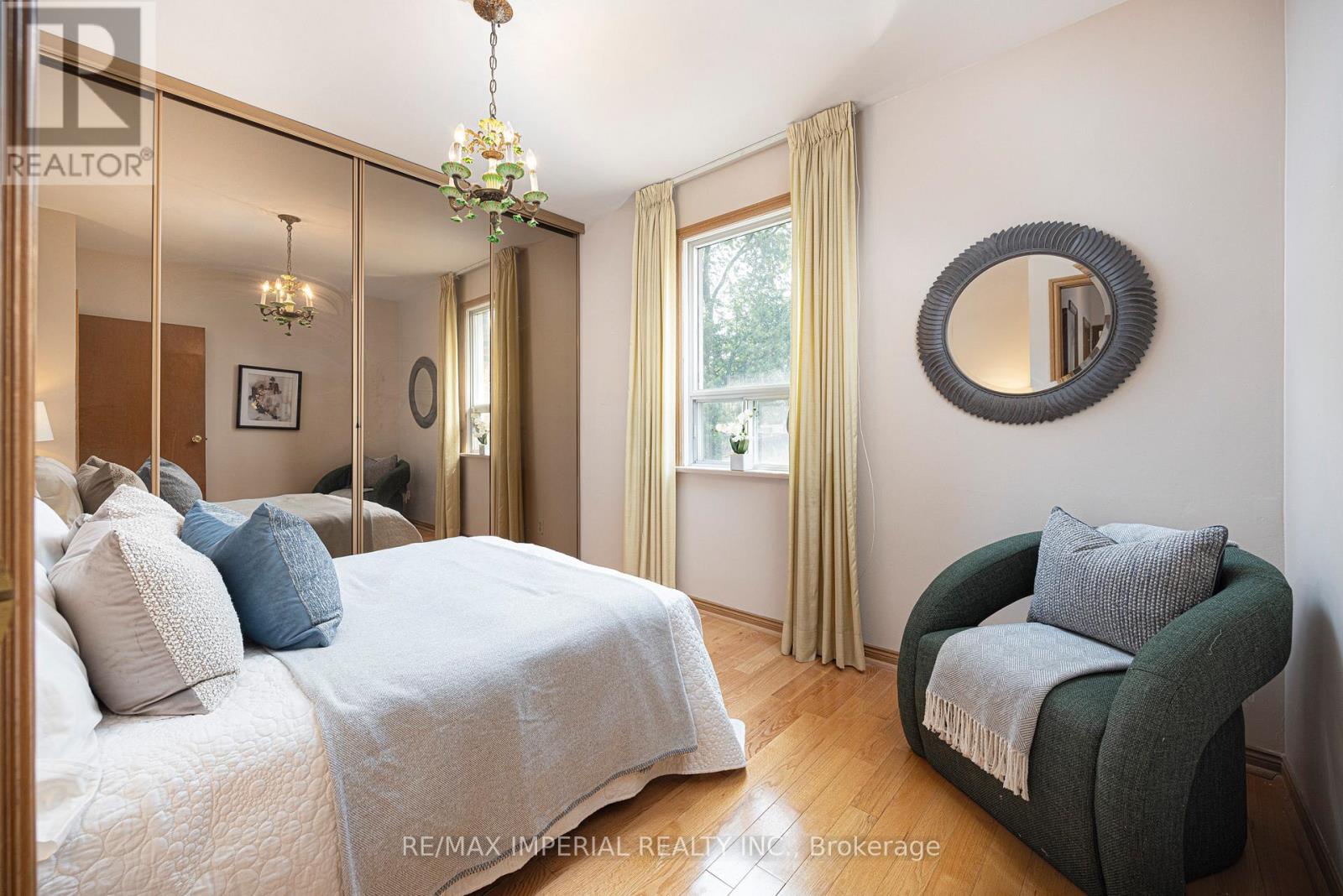 7 Doddington Drive, Toronto (stonegate-queensway), Ontario