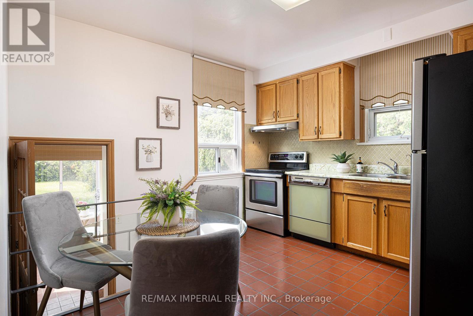 7 Doddington Drive, Toronto (stonegate-queensway), Ontario