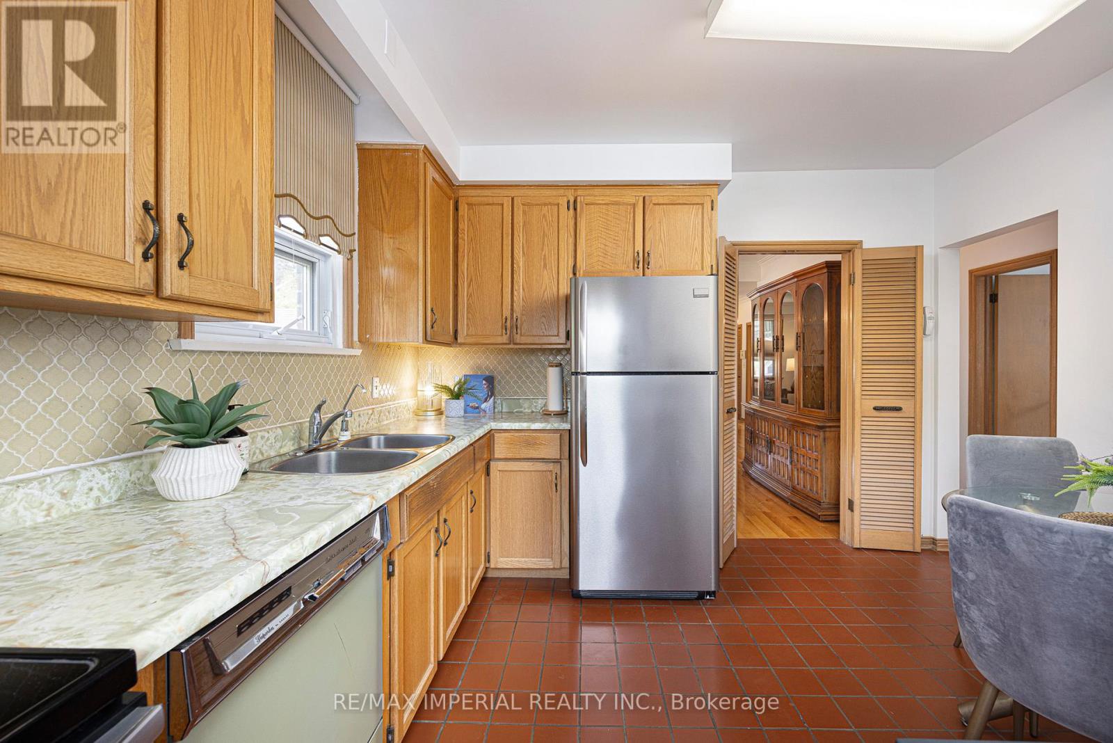 7 Doddington Drive, Toronto (stonegate-queensway), Ontario