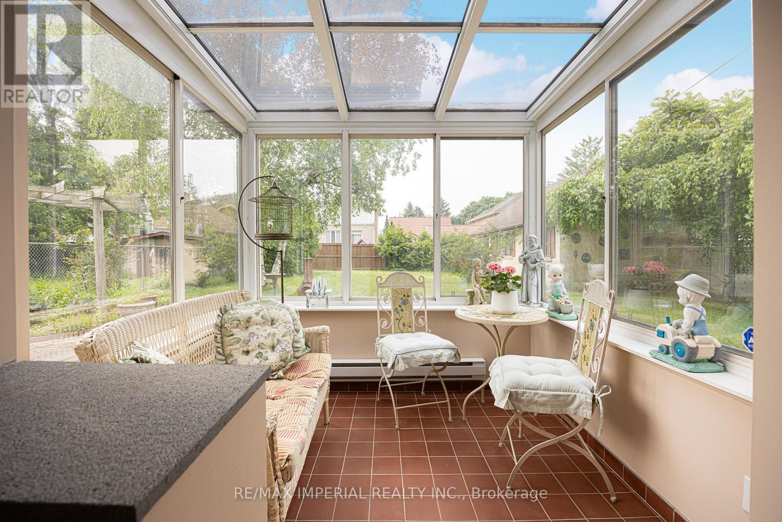 7 Doddington Drive, Toronto (stonegate-queensway), Ontario